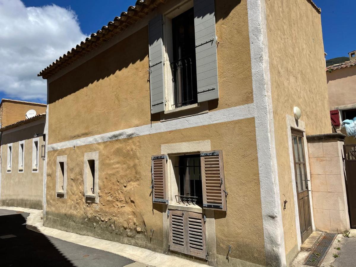 La Cour Carree Acomodação com café da manhã Rustrel Exterior foto